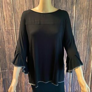 Cha Cha Vente size large stretchy black and white flowy statement sleeve top
